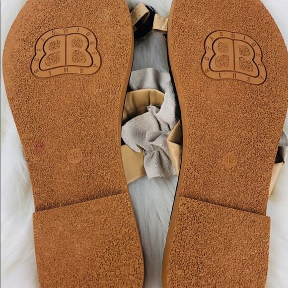 New Never worn pineapple sandals tan in color size 8 runs more like a seven - Picture 3 of 9
